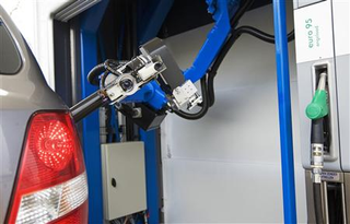 Illustration for article titled A Robot That Pumps Your Gas, At Long Last